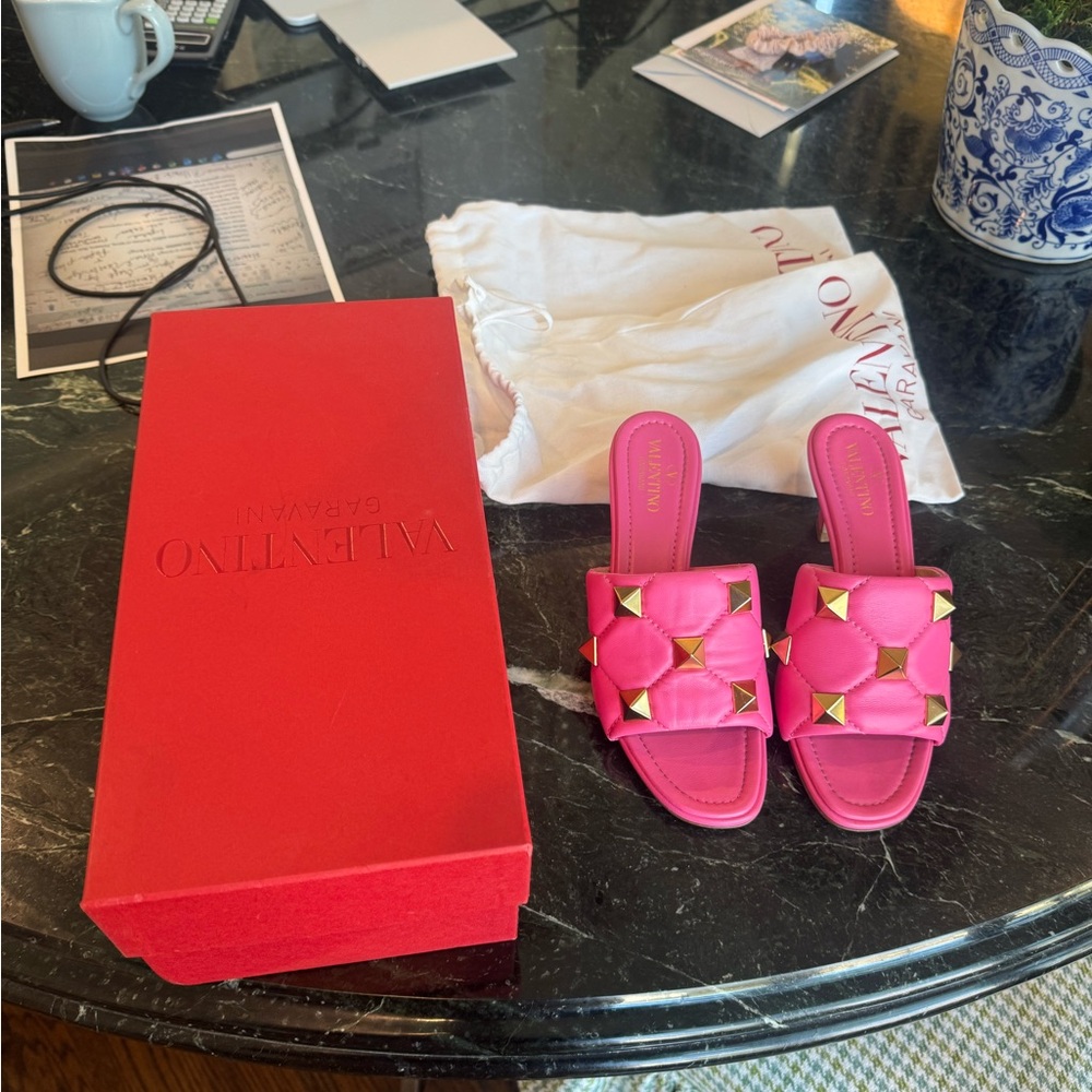 Valentino Pink Quilted heels - Picture 4 of 7